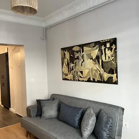 Apartment Comfy 1-bedroom With A Terrace In Kadikoey *