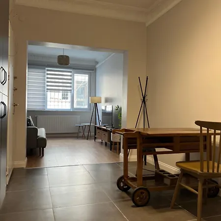 Apartment Comfy 1-bedroom With A Terrace In Kadikoey