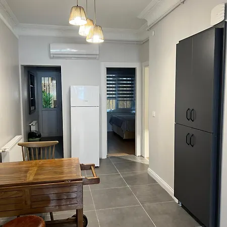 Comfy 1-bedroom With A Terrace In Kadikoey